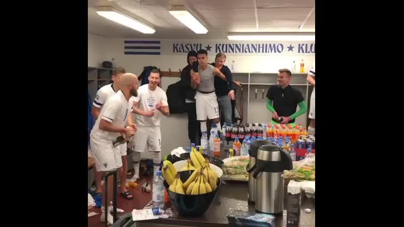 Финны в раздевалке