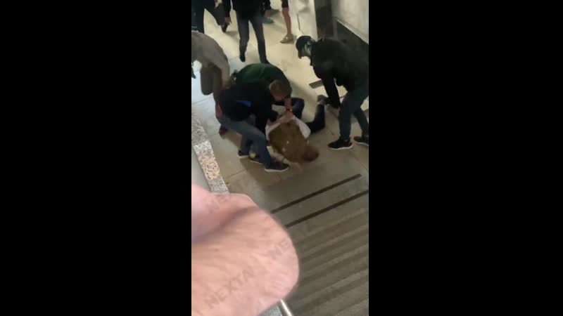 Жорсткія затрыманні ў лінгвістычным універсітэце