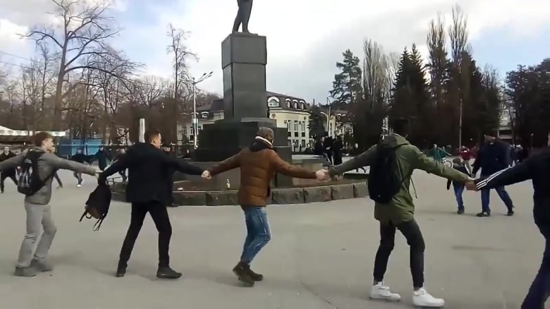 Майдауны навального кружат хороводы против коррупции 26 03 17