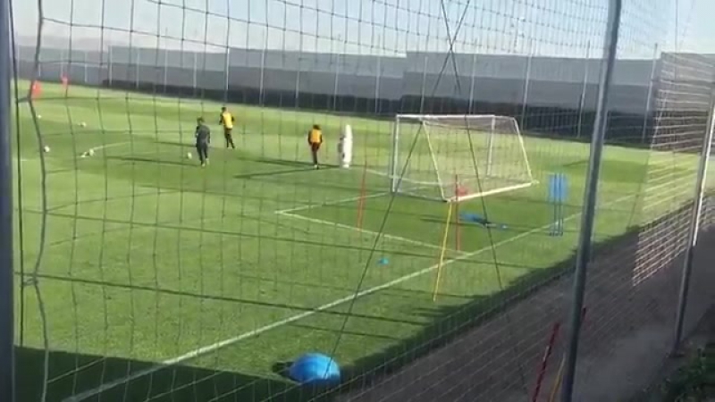Paola nunez valbuena в твиттере «memo ochoa tuvo su primer entrenamiento con granada »