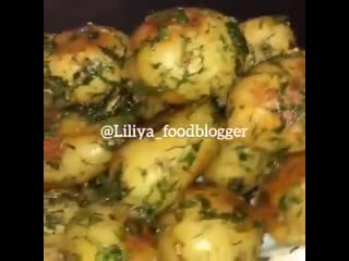 Молодая картошечка с чесночком и укропом