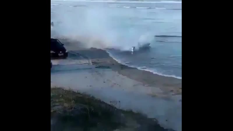 Возомнил себя кроссовым мотоциклом