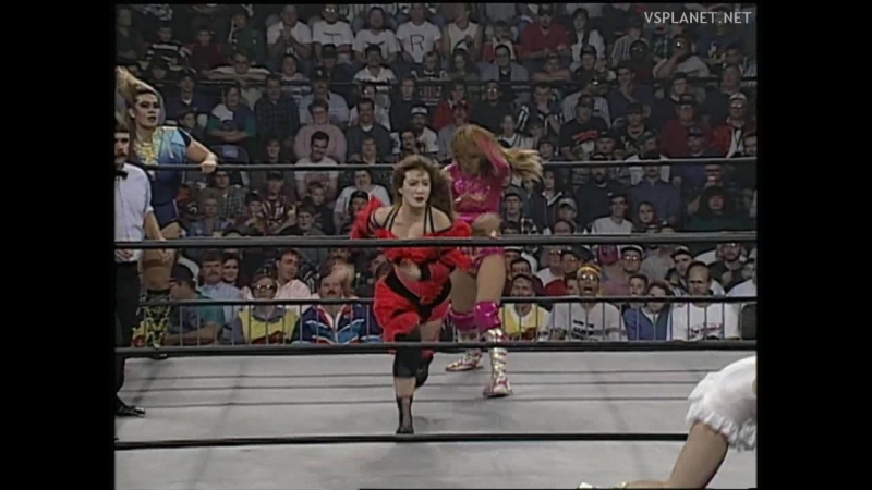 Mayumi ozaki &amp; cutie suzuki vs akira hokuto &amp; bull nakano, wcw monday nitro