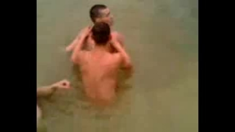 Гей порно видео Голые парни купаются. Смотреть Голые парни купаются онлайн