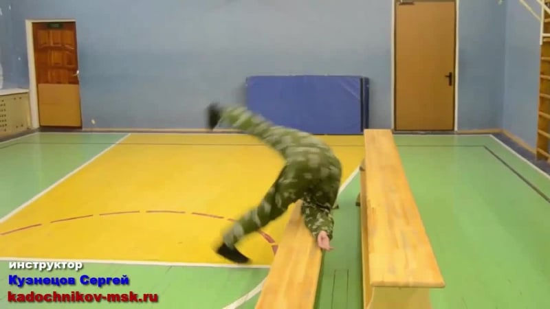 Техника безопасных падений кувырок назад с препятствия