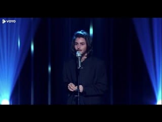 Lea sirk (imitates salvador sobral) amar pelos dois