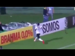 Joel faz o gol e choca sociedade ao se transformar na comeração