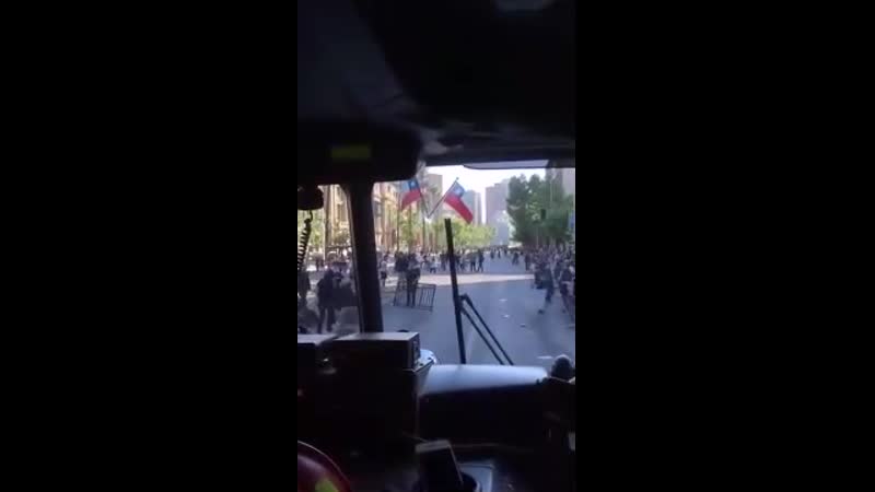 Чили porn video – Протестующие пропускают пожарных чили