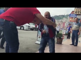 Не шутите над маленькими