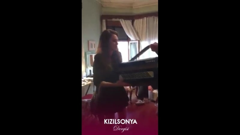 Elcin sangu kizil sonya dergisi