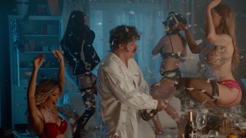 Новый комедийный сериал "гусар" с 5 октября в 2000 на #тнт