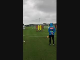 Кальехон отрабатывает штрафные удары