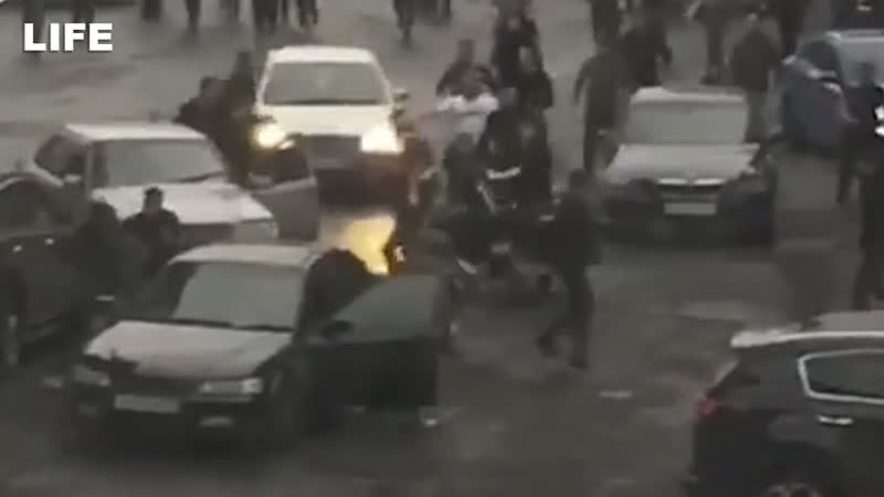 Массовой дракой закончилась попытка познакомиться со школьницей в норильске