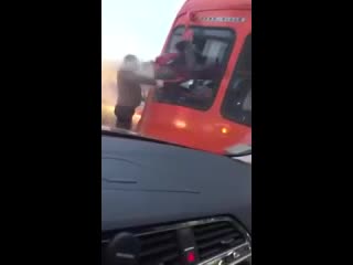 Rju vidos накурил хулигана в пробке