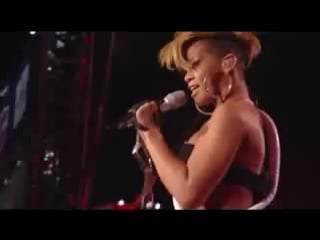 Rihanna wait your turn/ live you life/ disturbia (pepsi super bowl fan jam 2010)