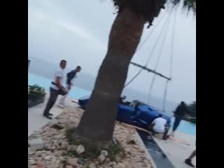 Neymar's ex girl drowned in the pool expensive car