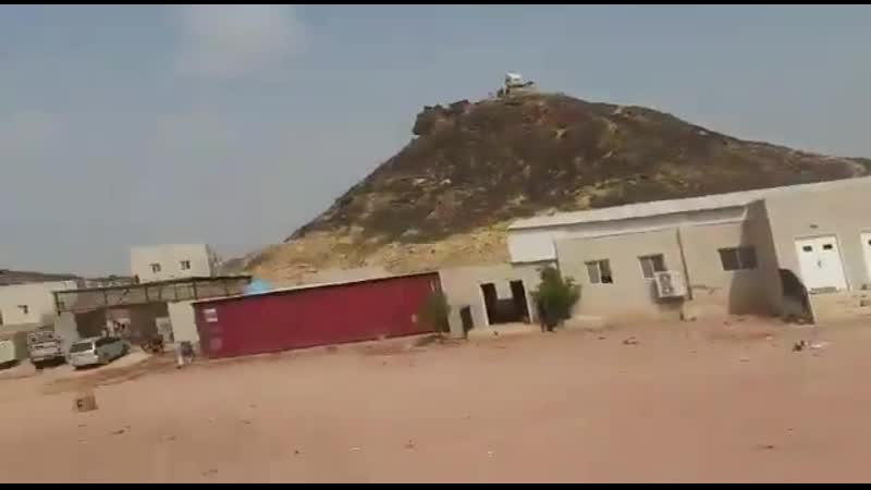 فيديو يظهر سيطرة قوات الجيش الوطني على أكبر معسكر للنخبة في شبوة بمدينة عزان