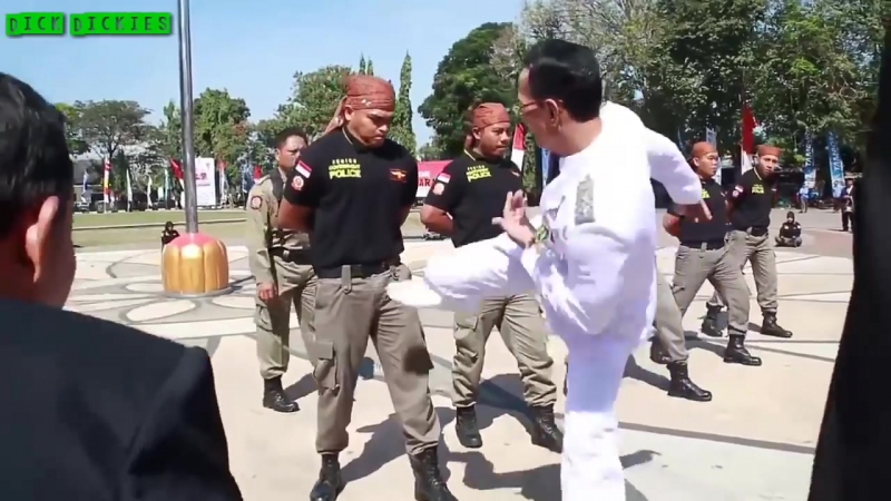 Lihatlah jurus tendangan wakil wali kota mataram!!!!