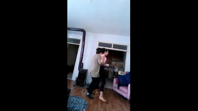 Ezgi̇vealeyna şov b3