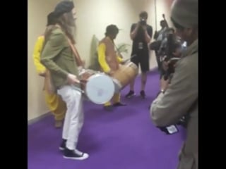 Brandon & chris from incubus backstage [vh1 supersonic pune, india 2 11 18]