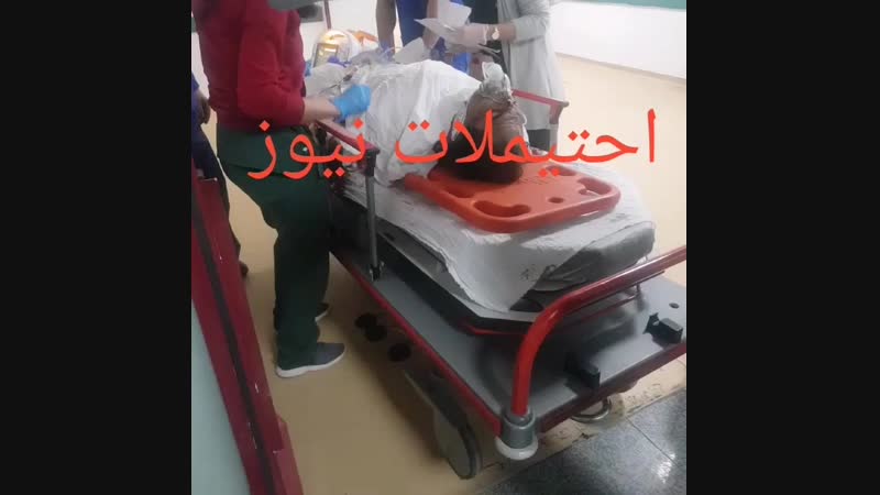 В сирийском городе азаз проводится сбор средств в пользу слепого человека по имени абу раби, чья дочь погибла в результате взрыв