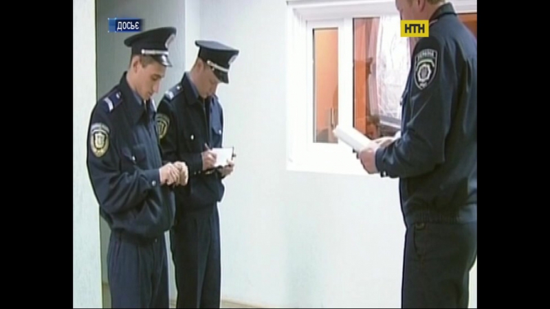 Жінка запхала доньку в камеру схову!