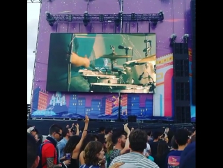 ❤💜❤💜 me some @questlove @theroots @lollapaloozafr париж