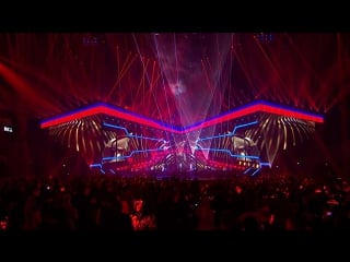 The chainsmokers coldplay something just like this (live at the brits)