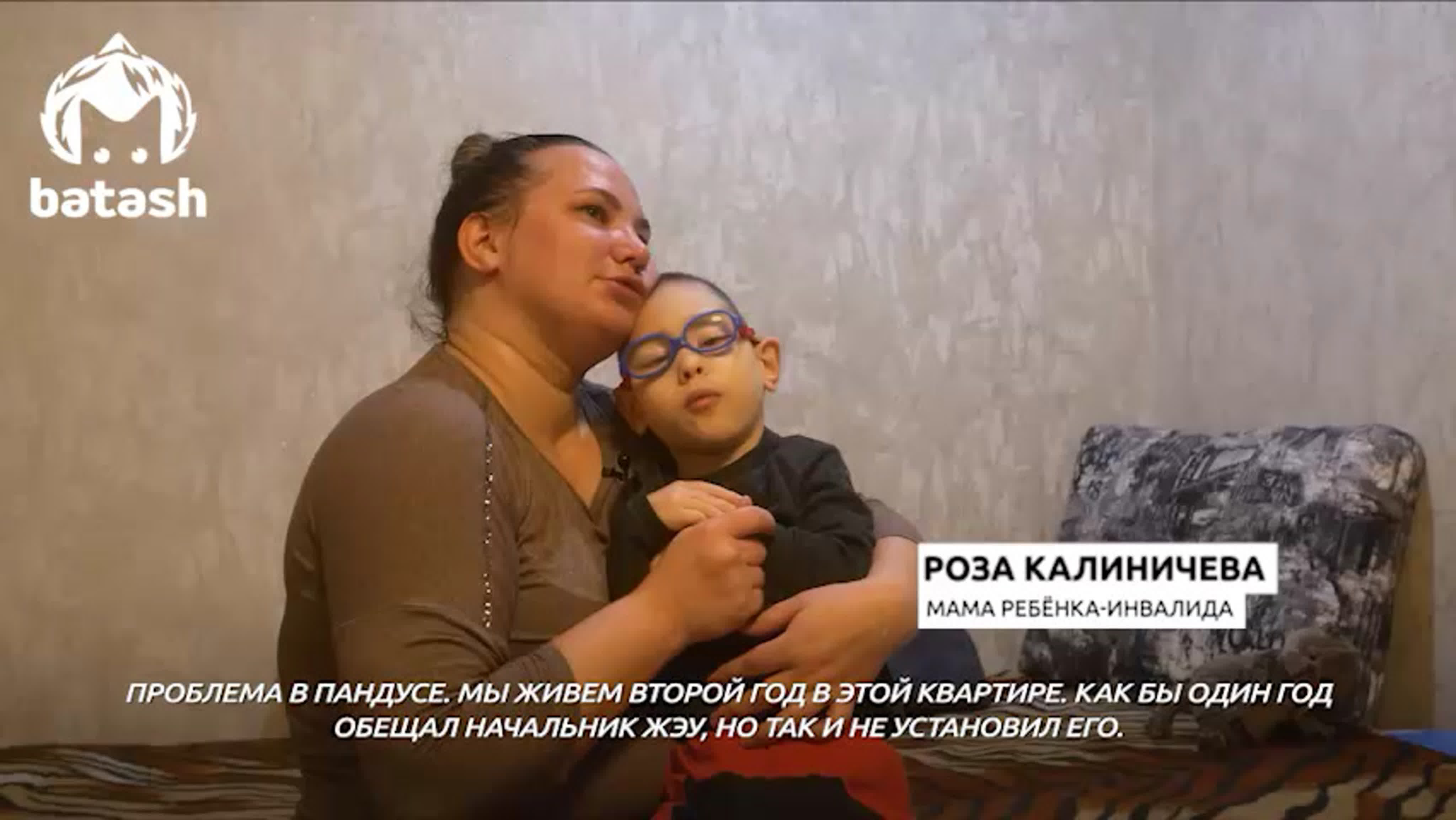 трахает маленького сына  