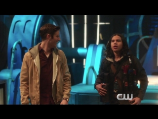 Флэш 2 сезон 13 серия "добро пожаловать на землю 2" продюсерское промо