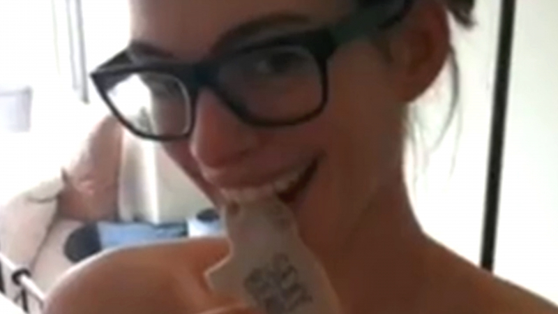 Хакеры опубликовали в сети интимные фотографии энн хэтэуэй