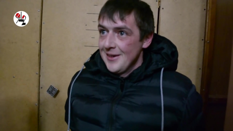 Тау у барыги нашли гаишный жезл жилет и дорожные знаки