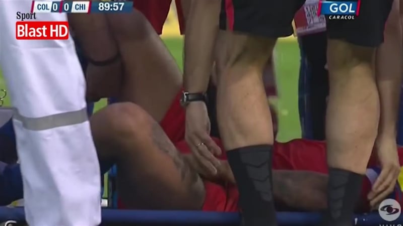 Arturo vidal le muestra un testiculo al arbitro ¦colombia 0 0 chile ¦eliminatorias rusia 2018