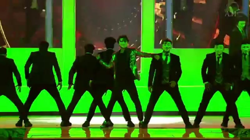 Барун собти на сцене star parivar awards 2017