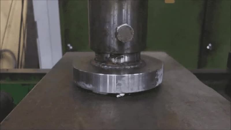 Гидравлический пресс против овцы