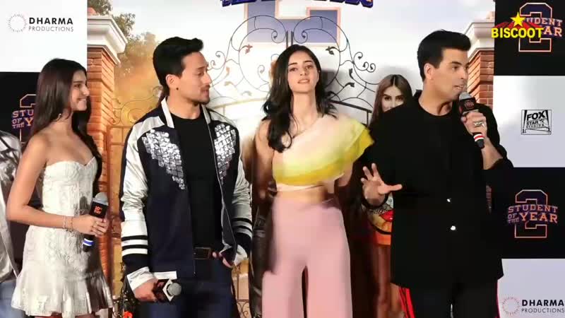 Tara sutaria sings lag ja gale live for tiger shroff at student of the year 2 trailer