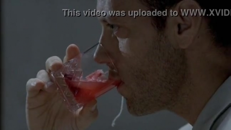 Компот из менструации мужчина выпил стакан сока, в составе которого были кровянистые выделения из только что вытащенного ватног