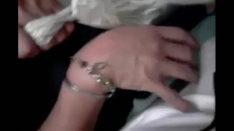 Потрогала redhead член мужика в транспорте public touching groping