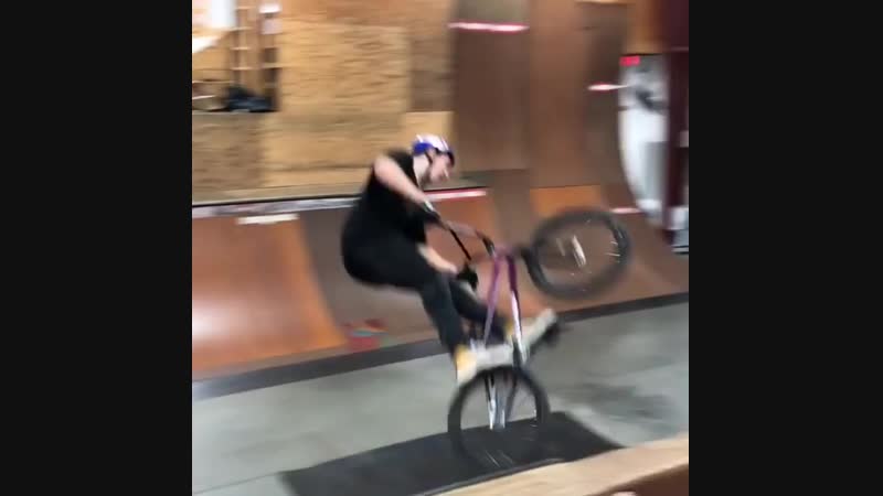 Тренироа одного из лидеров российской сборной по bmx фристайлу ирека ризаева