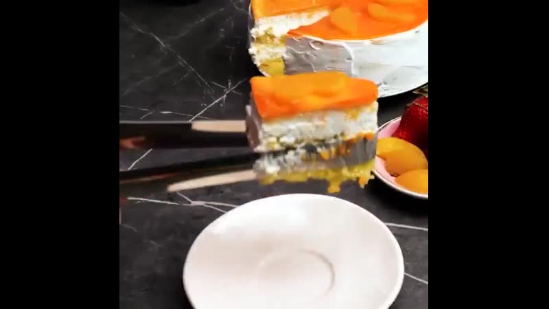 Удобно кладем тортик