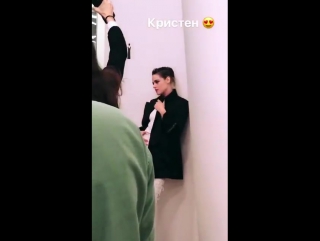 Kristen at chanel "métiers d'art" show in hamburg (06/12)