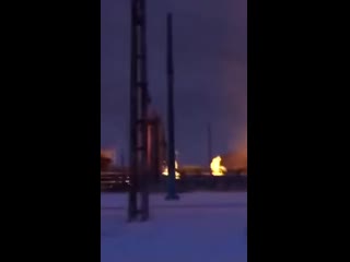 В уфе пожарный поезд тушит возгорание на заводе уфанефтехим