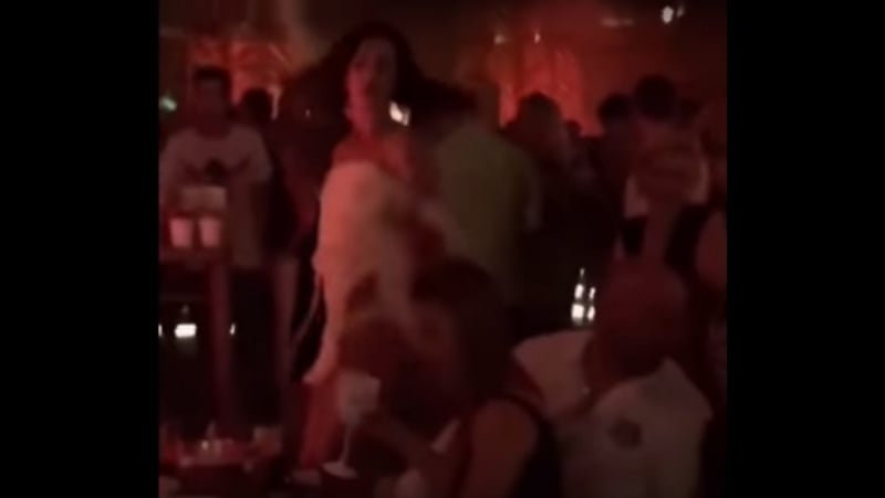 Ольга бузова устроила грязные танцы и стриптиз в тайском ресторане