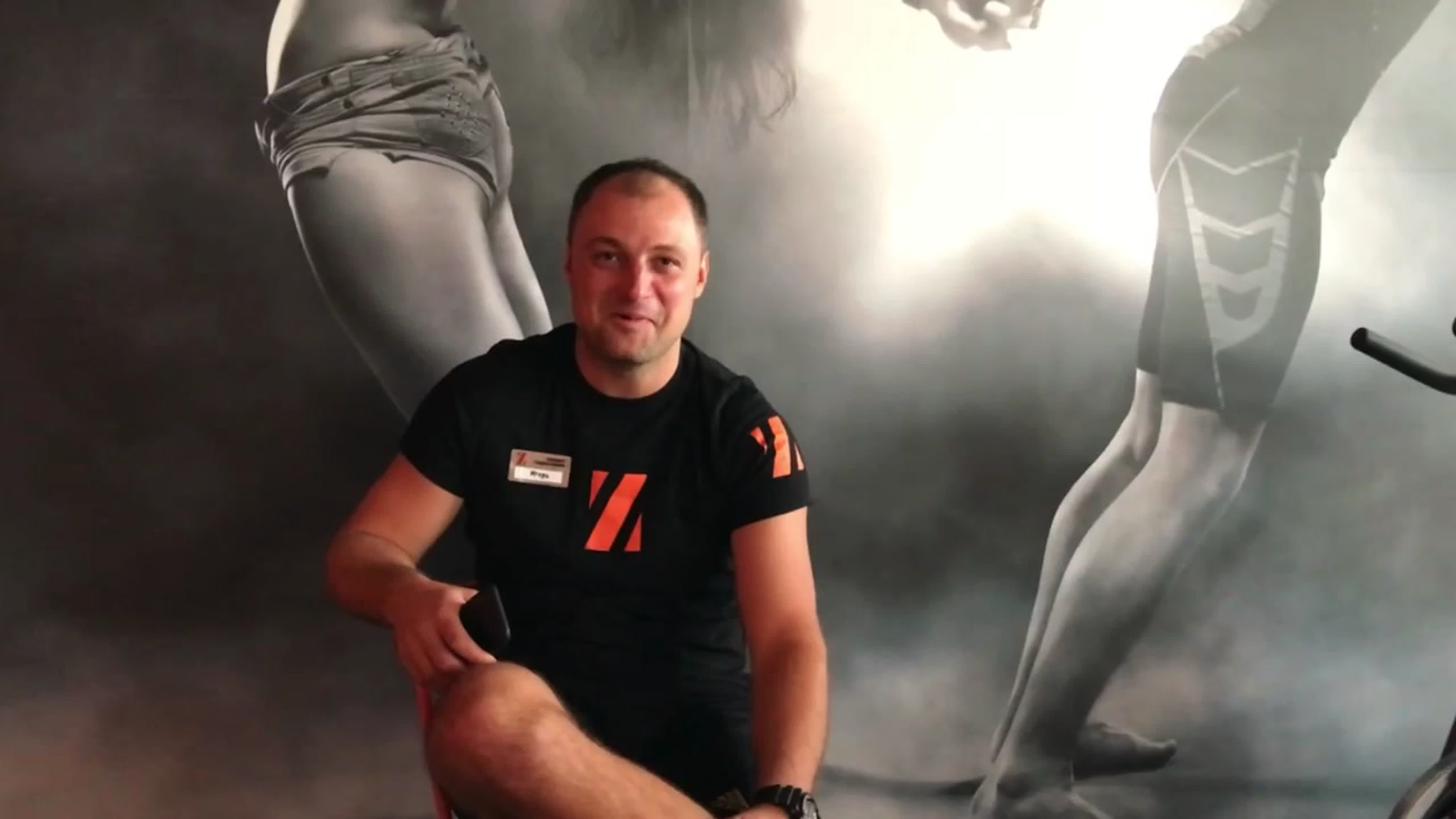 Жалаңаш шаштары бар брюнеткалар