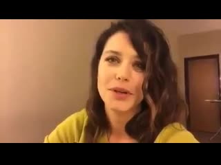 Берен саат хвалит супруга