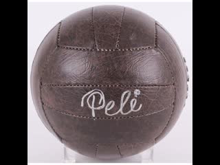 Pelé ● dribbling and passing skills