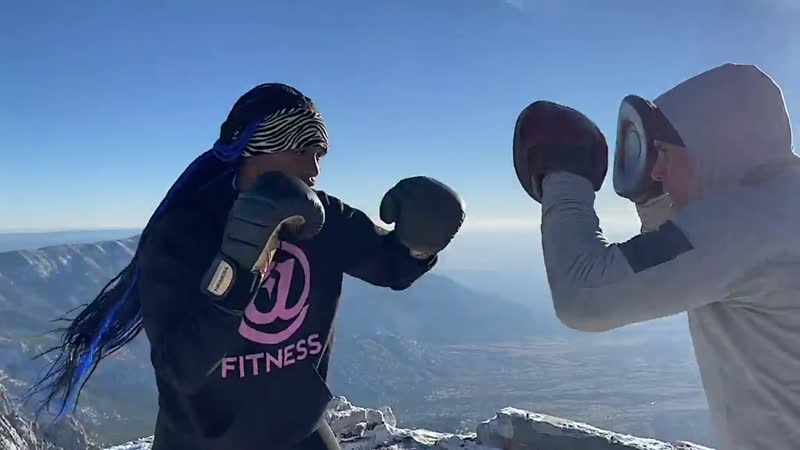 Кларесса шилдс тренироа в горах альбукерке