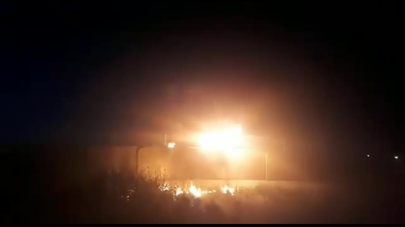 Ополченцы рпк (сдф) кинули несколько бутылок с коктейлем молотова в направлении границы с турцией