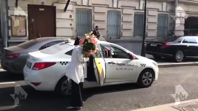 Видео собчак и богомолов прибыли в загс на катафалке