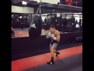 More from yesterdays work on the bag @beltranboxing #bagwork #mma #boxing #grappling #bjj #wrestling @rivalboxinggear @monstere
